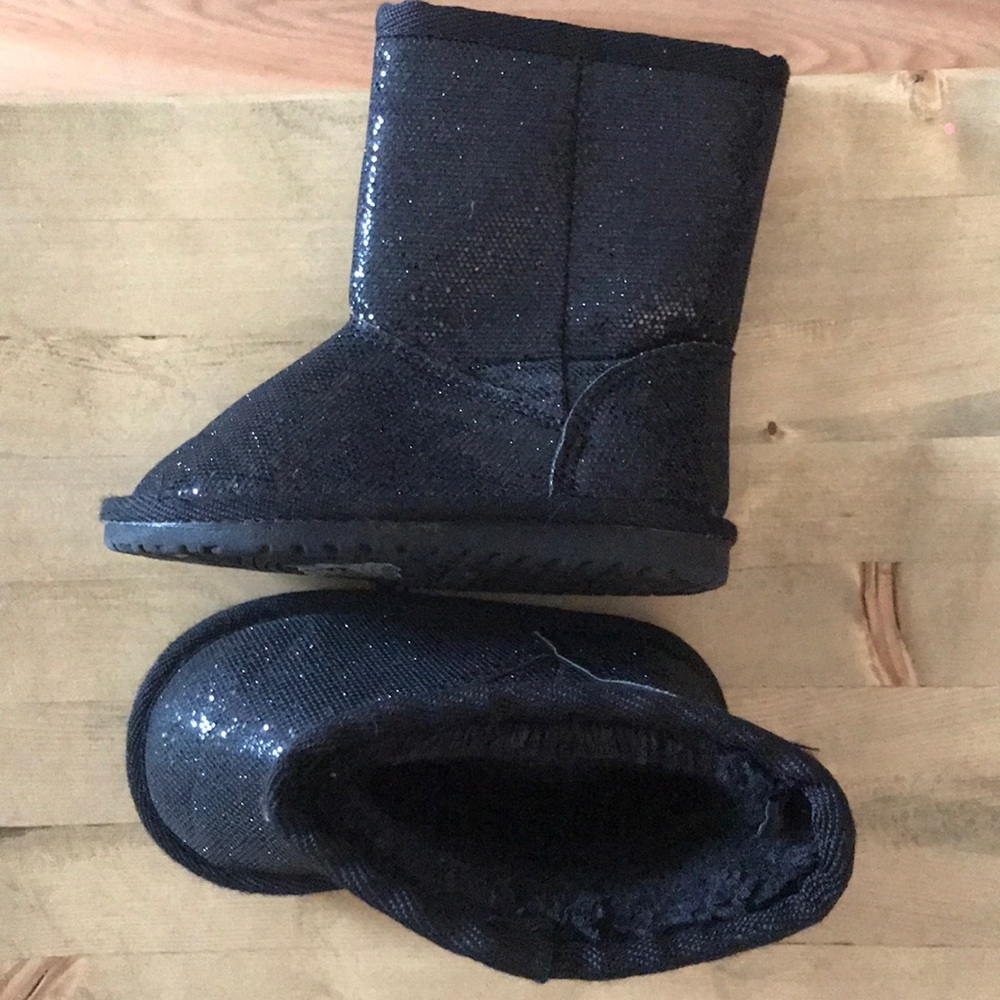 Children’s Place size 6 black boots